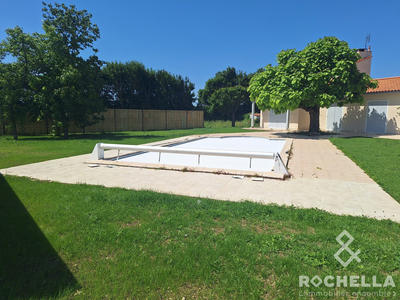 Maison - 220 m² - 8 pièces