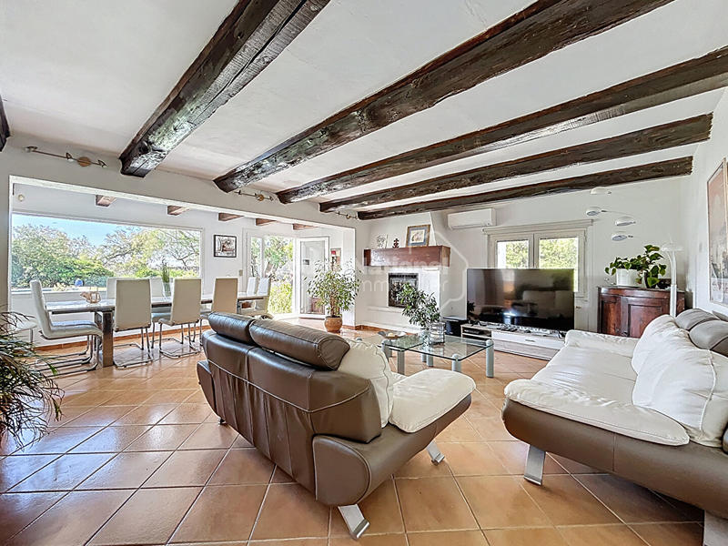 Maison - 253 m² - 12 pièces