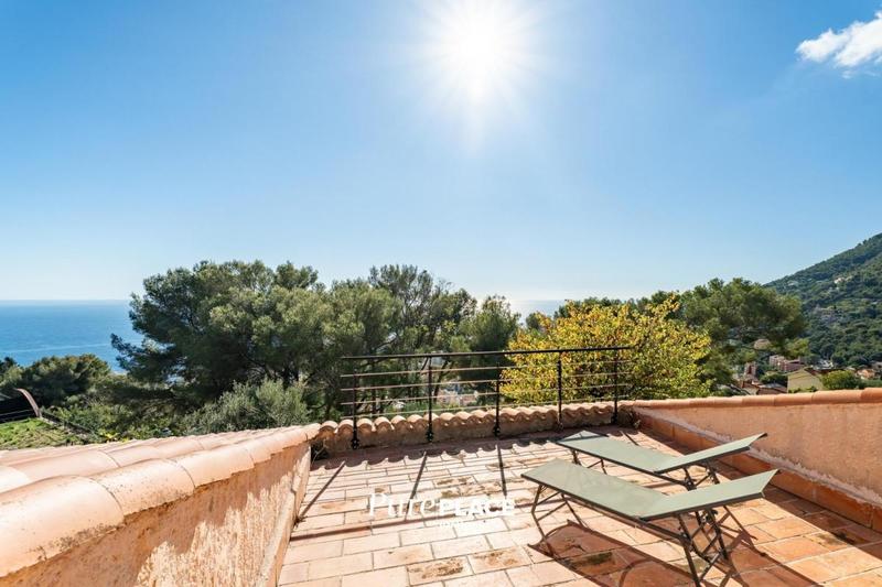 Maison - 236 m² - 6 pièces