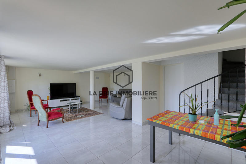 Maison - 206 m² - 8 pièces