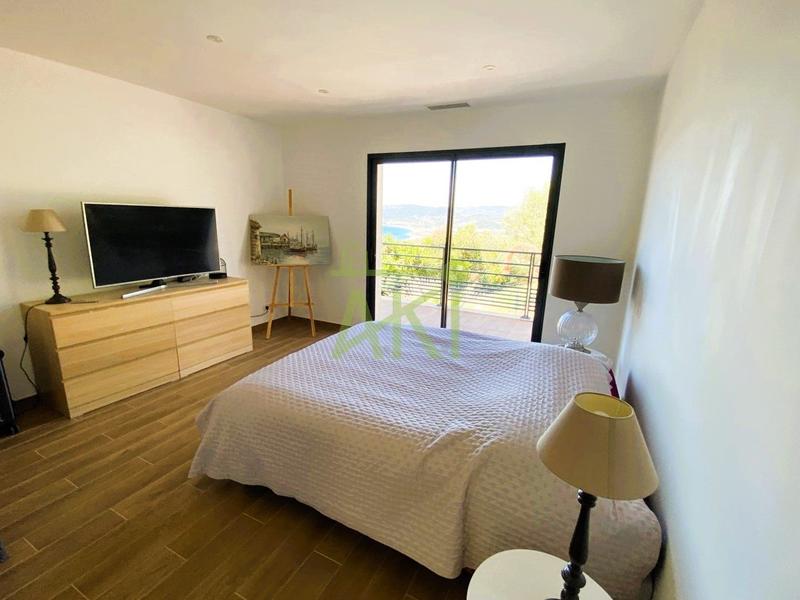 Maison contemporaine - 289 m² - 7 pièces