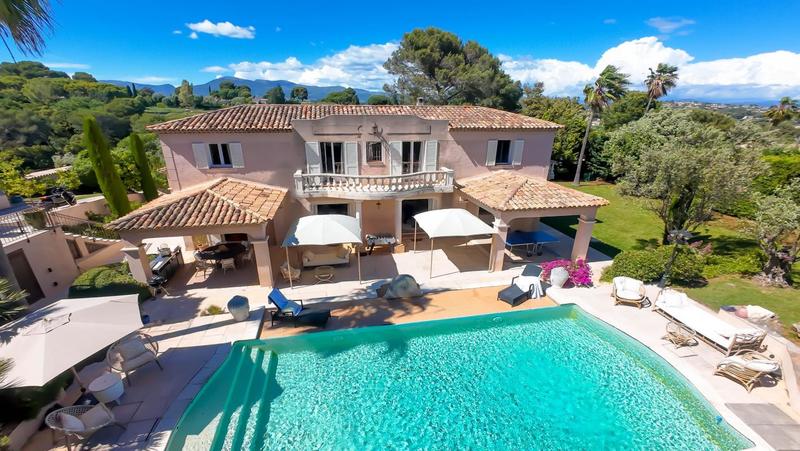 Villa - 329 m² - 6 pièces