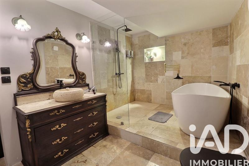 Maison - 252 m² - 8 pièces