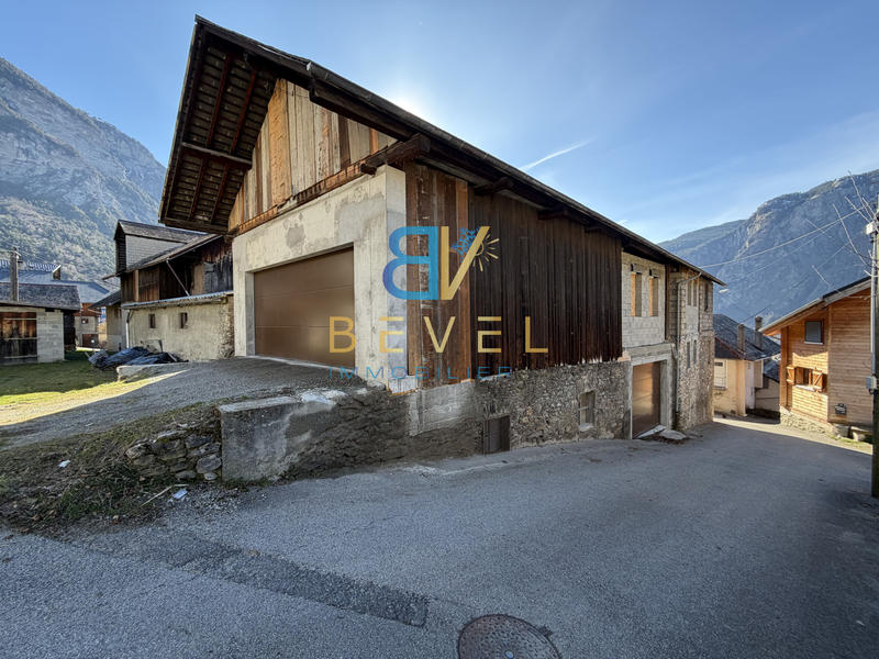 Maison - 324 m² - 5 pièces