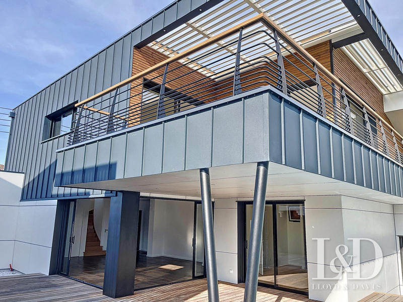 Villa - 216 m² - 5 pièces