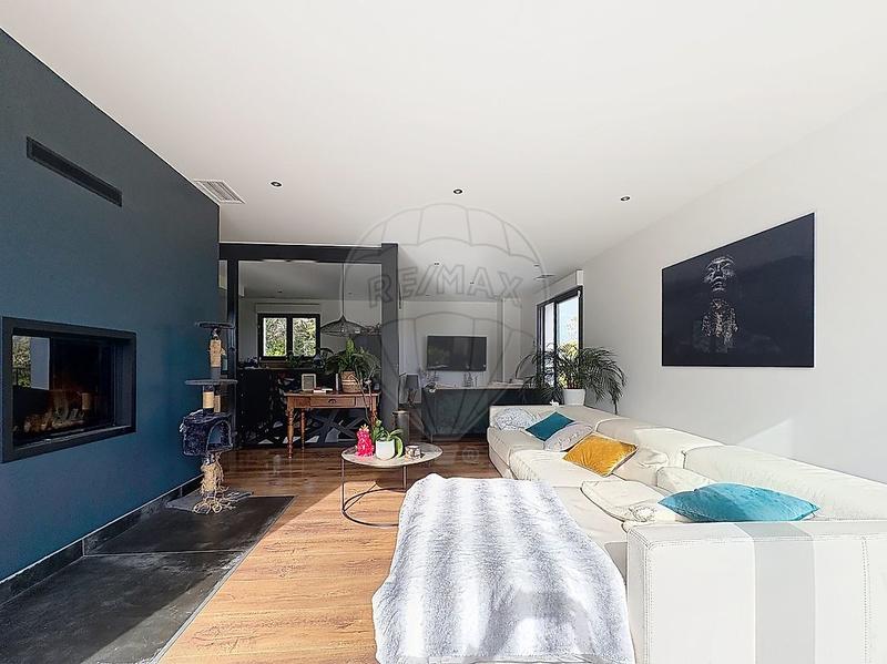 Maison - 207 m² - 7 pièces