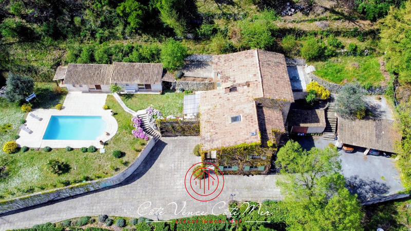 Maison - 307 m² - 10 pièces