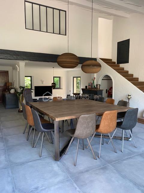 Villa - 203 m² - 6 pièces