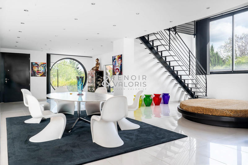 Maison contemporaine - 370 m² - 7 pièces