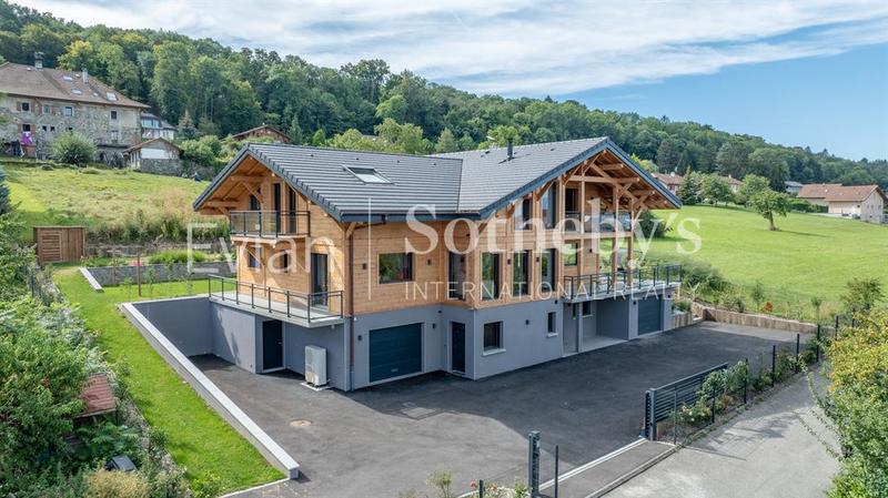 Maison - 355 m² - 10 pièces