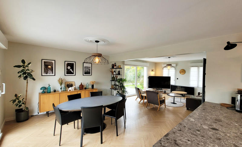 Maison - 215 m² - 8 pièces