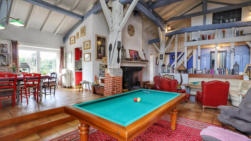 Maison - 230 m² - 8 pièces