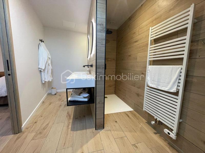 Demeure - 371 m² - 8 pièces