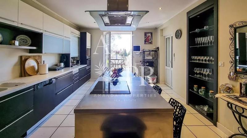 Villa - 530 m² - 10 pièces