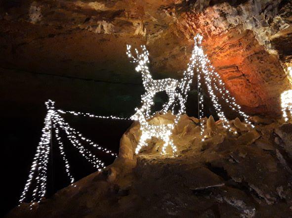 La Magie des lumières de Noël sous terre