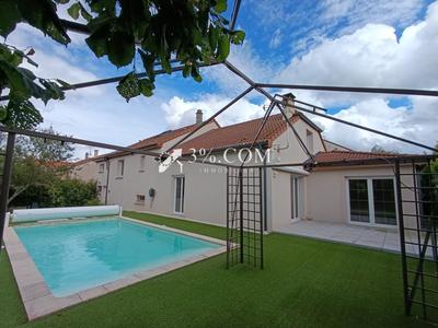 Maison - 220 m² - 9 pièces