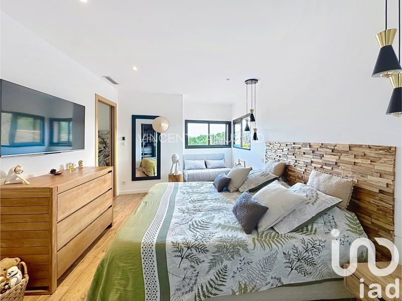 Maison - 221 m² - 7 pièces