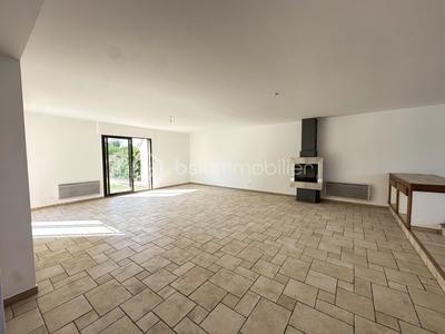 Maison - 207 m² - 7 pièces