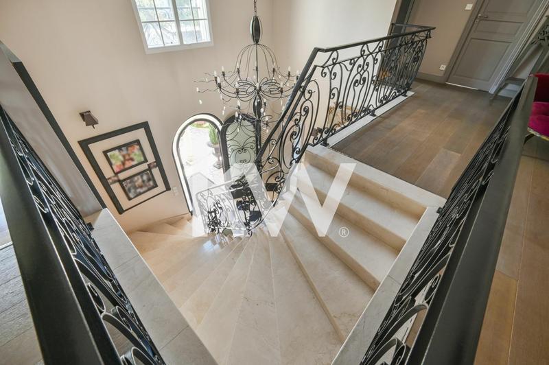 Demeure - 525 m² - 15 pièces