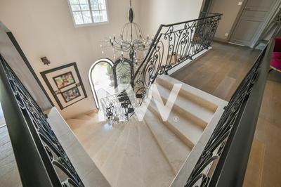 Demeure - 525 m² - 15 pièces