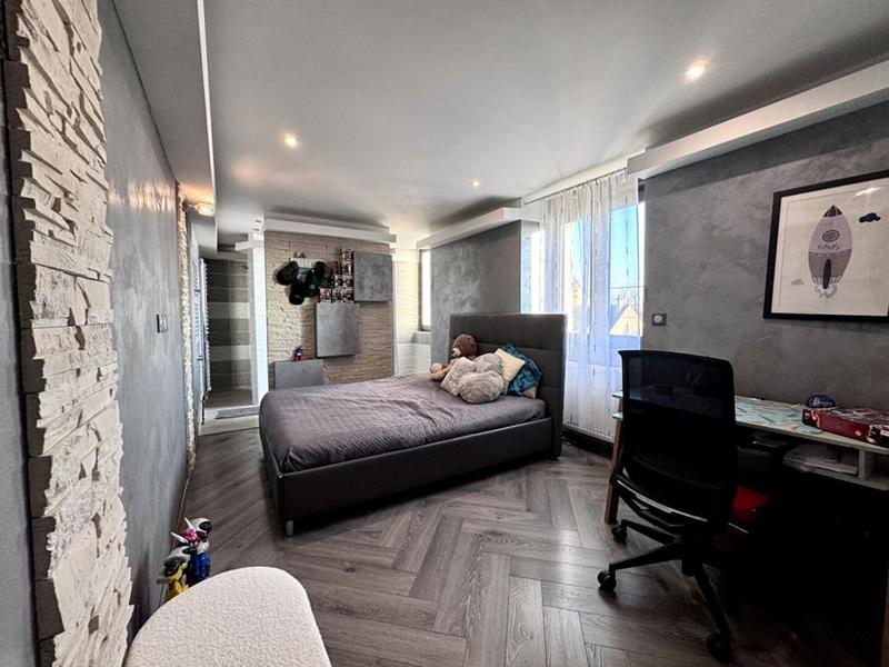 Maison - 301 m² - 9 pièces