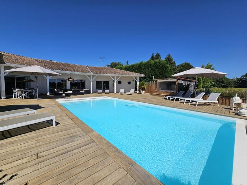 Propriété - 367 m² - 14 pièces