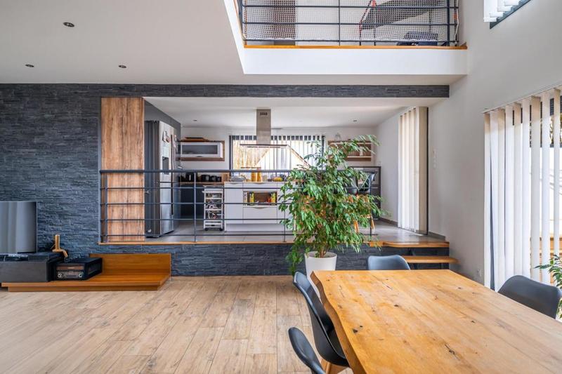 Maison - 206 m² - 7 pièces