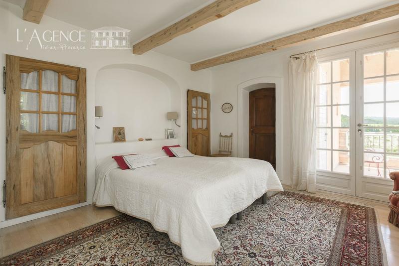 Maison - 280 m² - 8 pièces