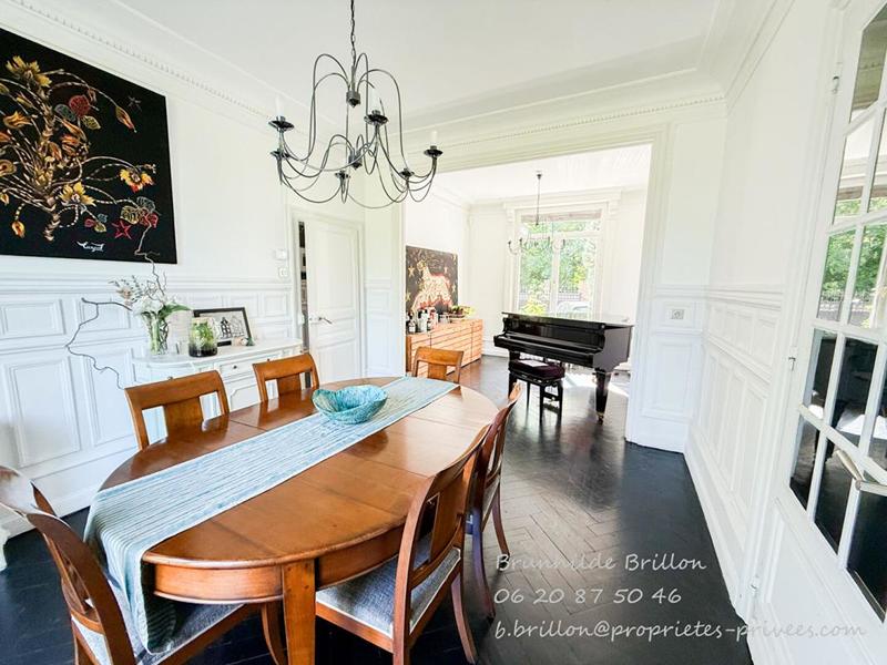 Maison - 215 m² - 9 pièces