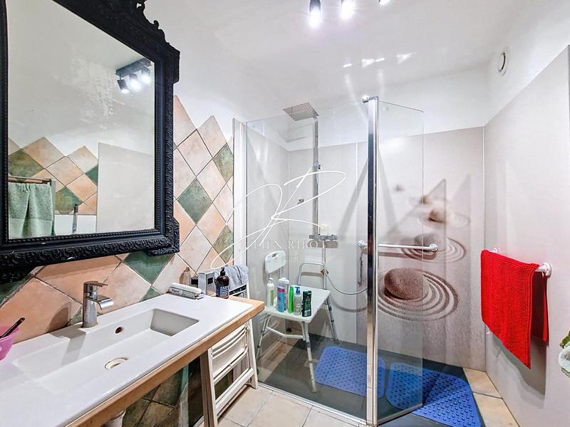 Maison - 238 m² - 8 pièces