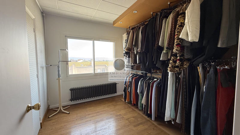 Appartement - 137 m² - 6 pièces