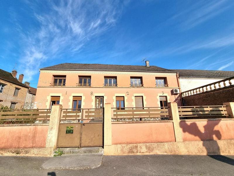 Maison - 273 m² - 8 pièces