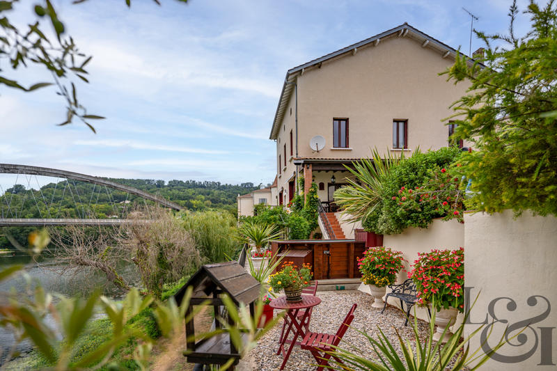 Maison - 275 m² - 8 pièces