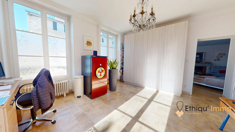 Maison - 228 m² - 8 pièces