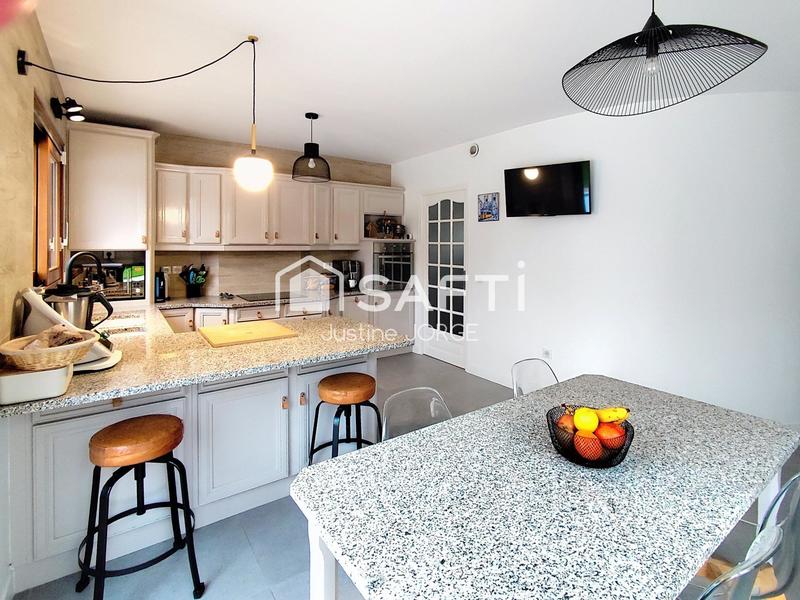 Maison - 228 m² - 7 pièces