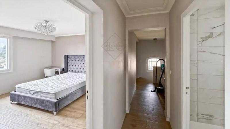 Villa - 220 m² - 5 pièces