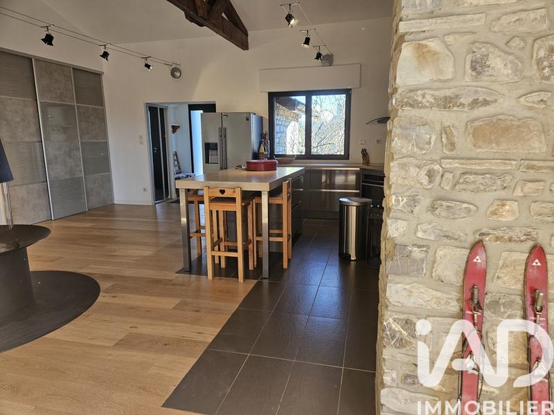Châlet - 375 m² - 10 pièces