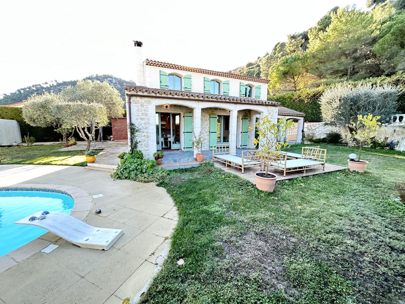 Villa - 175 m² - 6 pièces