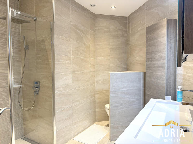 Maison - 196 m² - 7 pièces