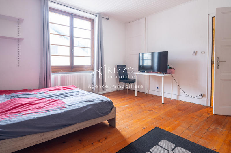 Maison - 260 m² - 9 pièces