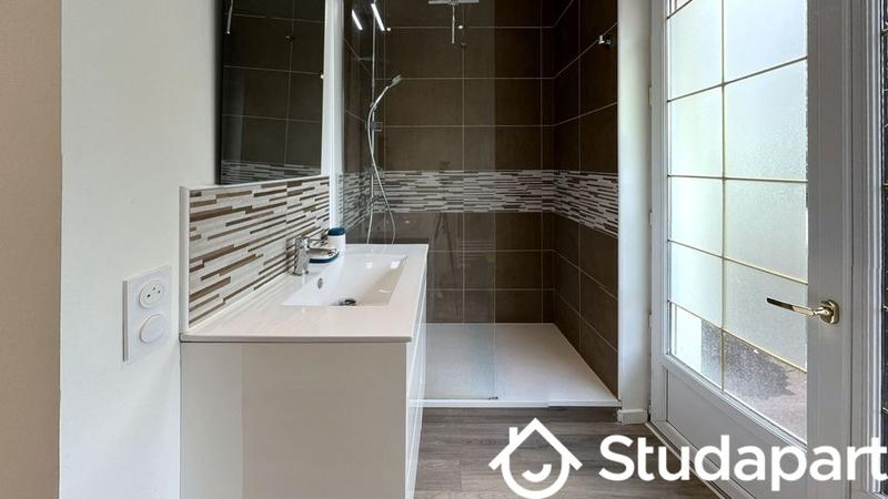 Chambre - 101 m² - 1 pièce