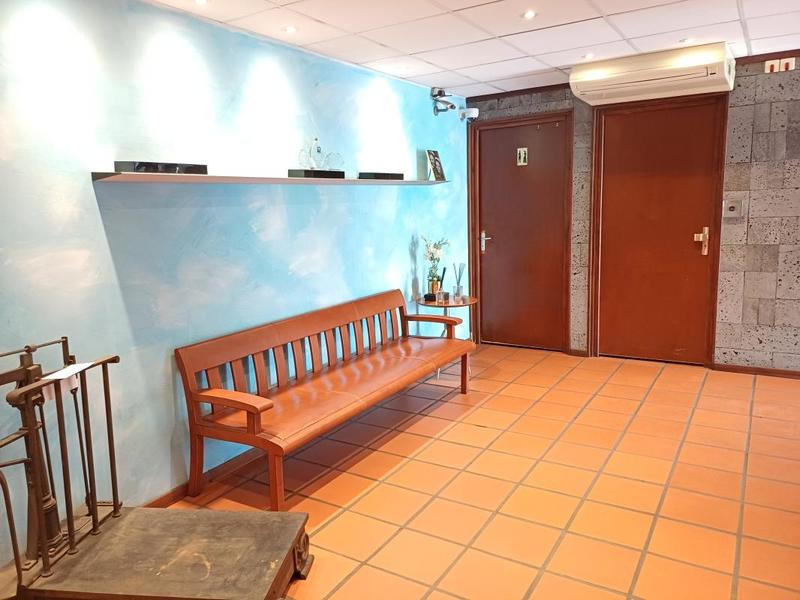 Entrepôt - 2 250 m²