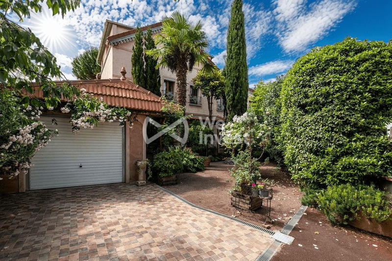 Maison - 248 m² - 8 pièces