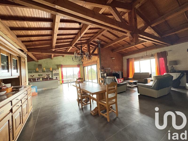 Maison - 241 m² - 7 pièces