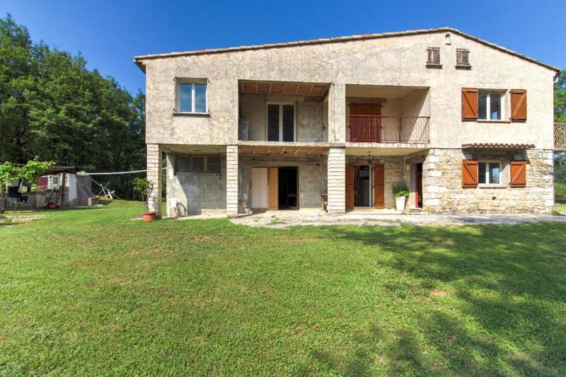 Maison - 270 m² - 8 pièces