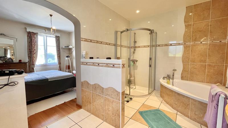 Maison - 230 m² - 6 pièces