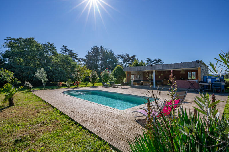 Maison - 250 m² - 13 pièces