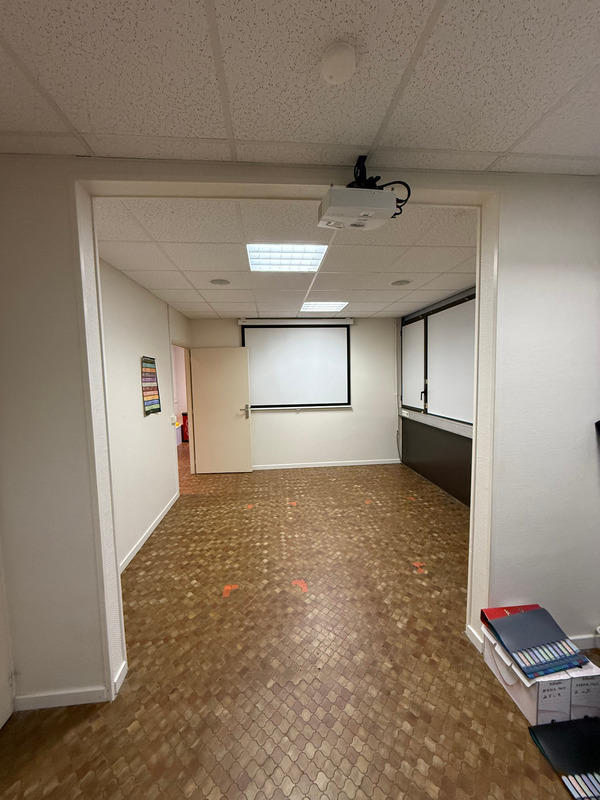 Local commercial - 93 m² - 4 pièces