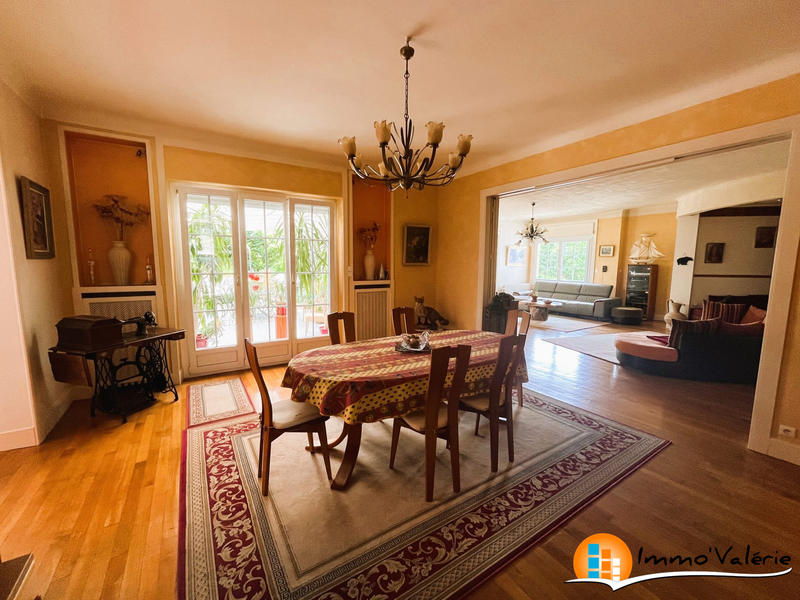 Maison - 761 m² - 16 pièces