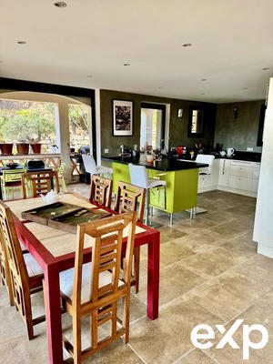 Villa - 247 m² - 7 pièces